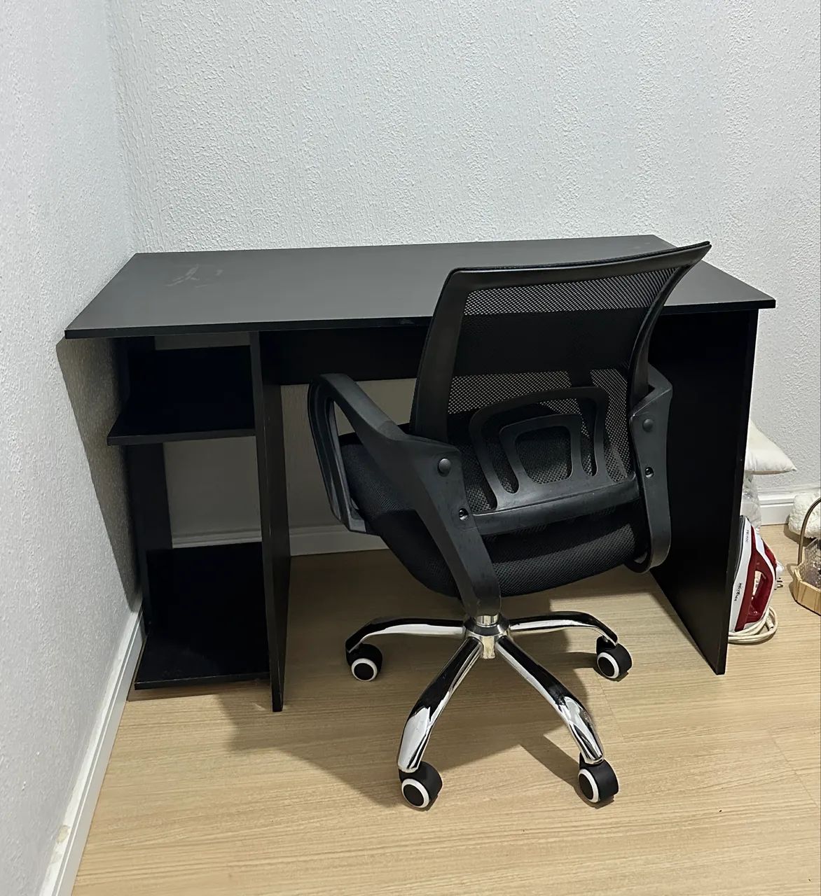 Escrivaninha gamer e Cadeira de Escritório - Foto 3