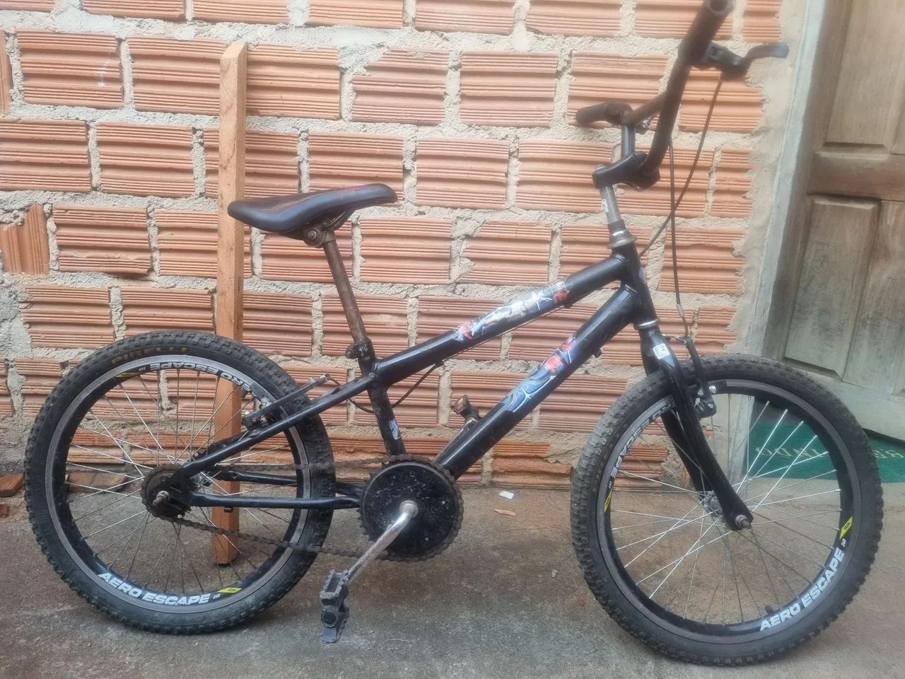 Vendo bicicleta infantil aro 20 - Foto 2