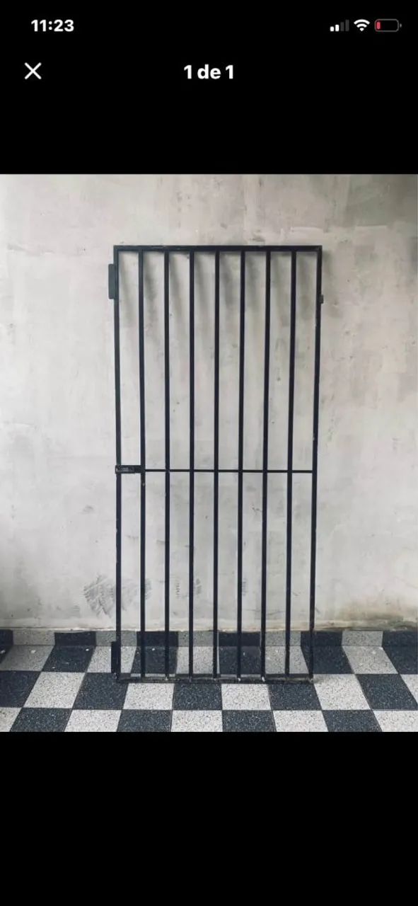 Vendo uma grade para porta. 