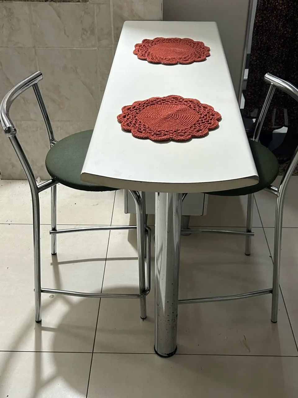 Mesa balcão com 2 banquetas - Foto 4
