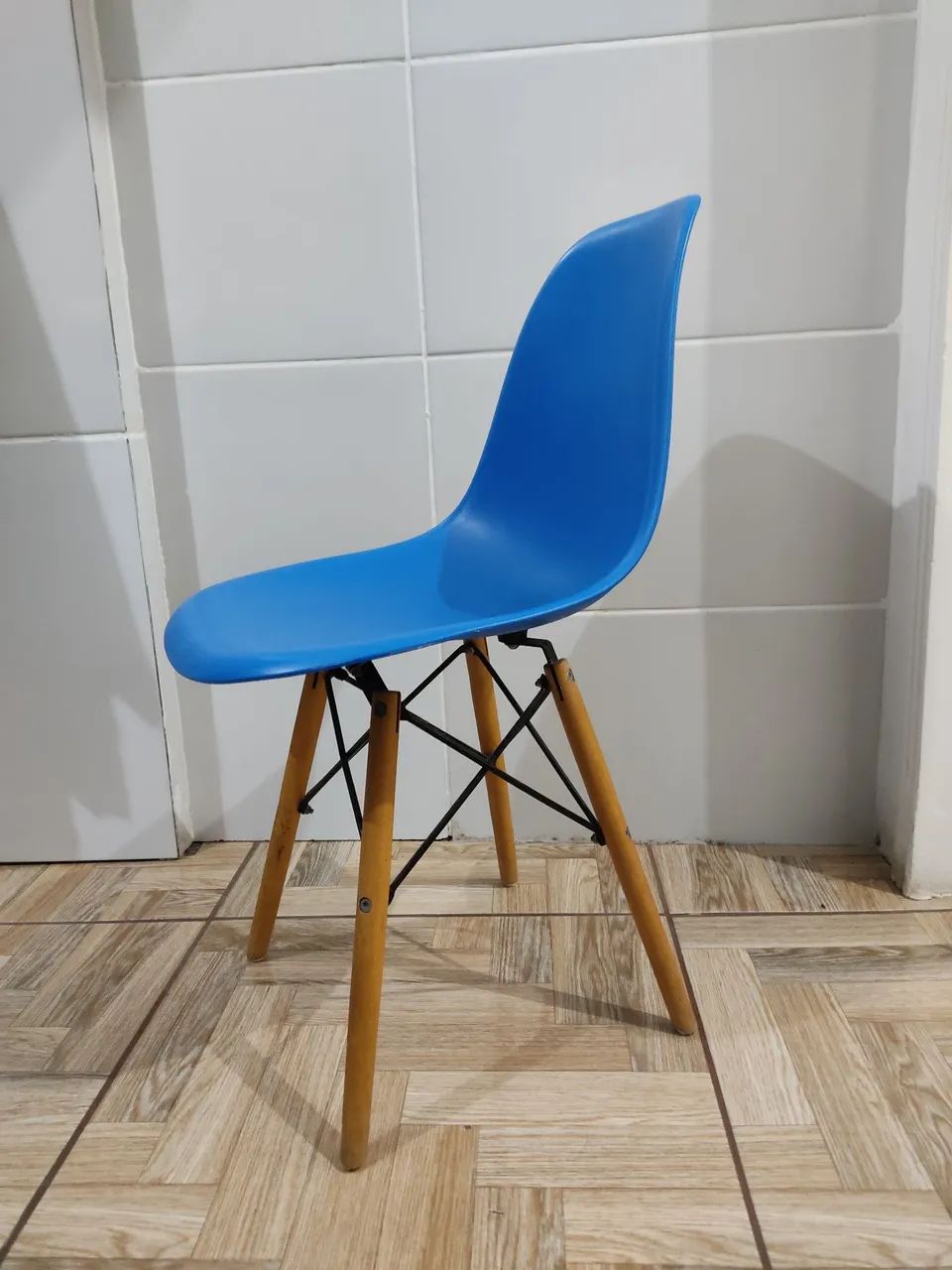 Cadeira Charles Eames Eiffel DSW Azul - Seminova