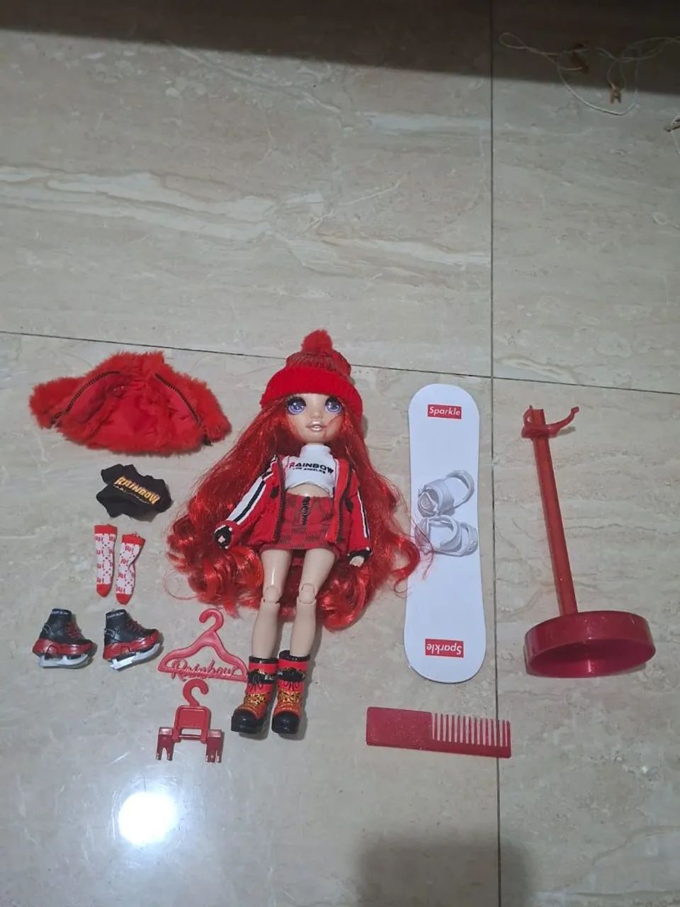 Boneca Rainbow High Ruby Winter Break - Foto 2