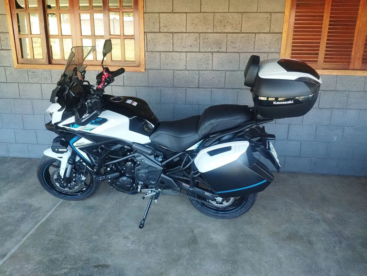 Moto semi nova ...sem detalhes completa 