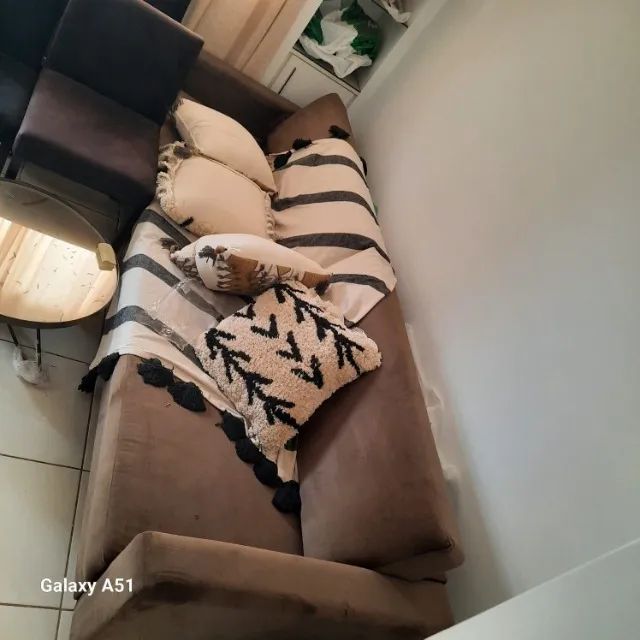 Sofá 4 lugares aveludado 1.25065573815698305121