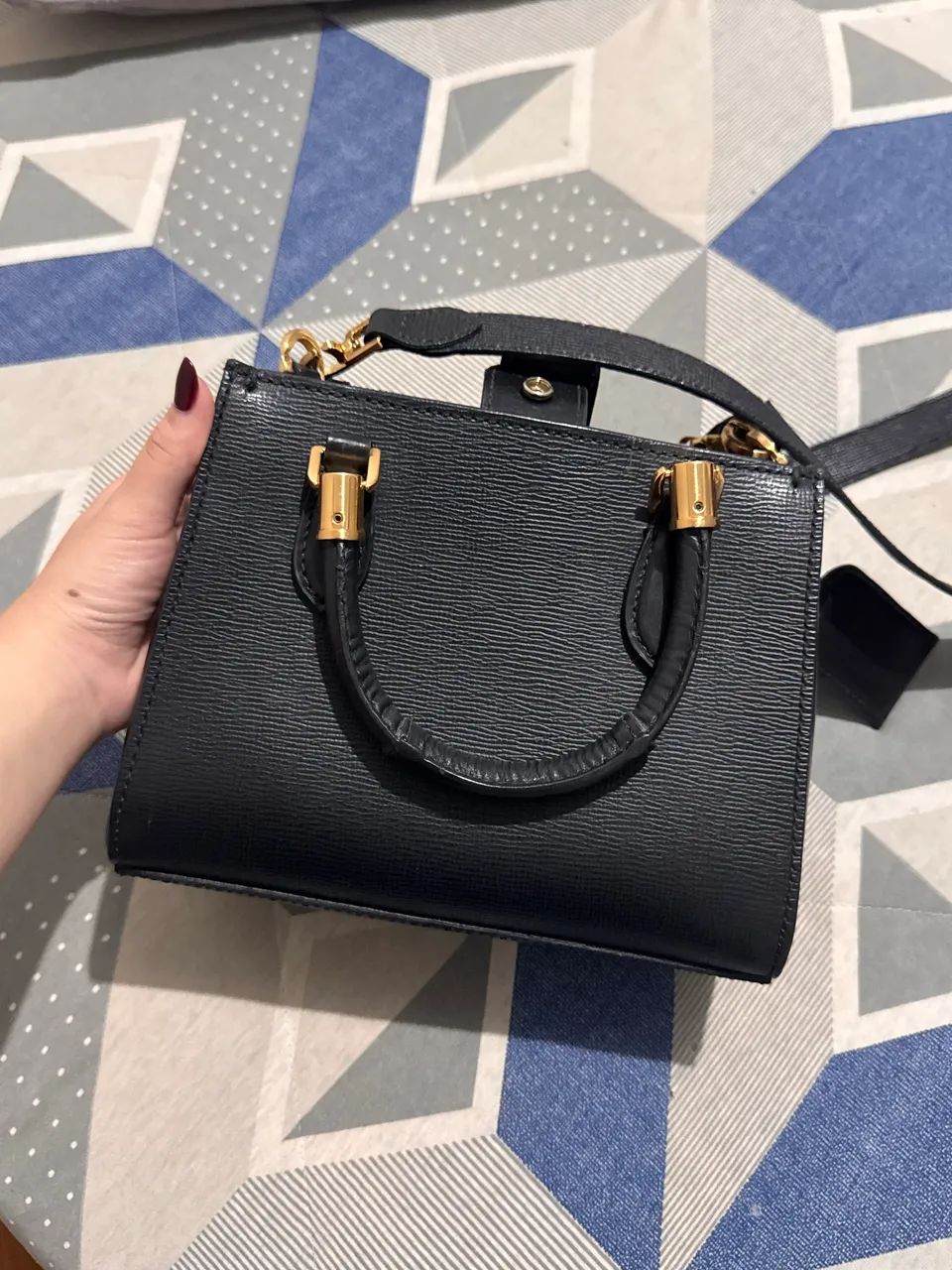 Bolsa Schutz preta clássica nova - Foto 4