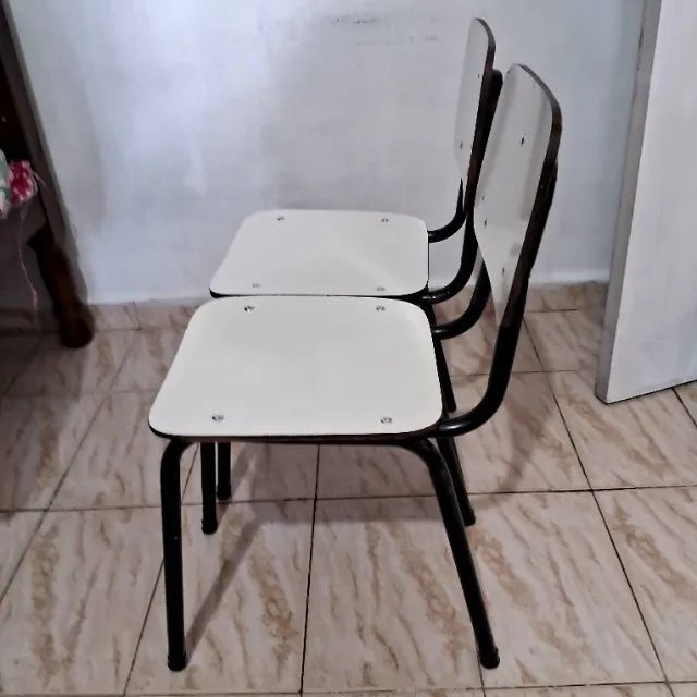 Cadeiras Infantis de Ferro 25$ Cada - Foto 3