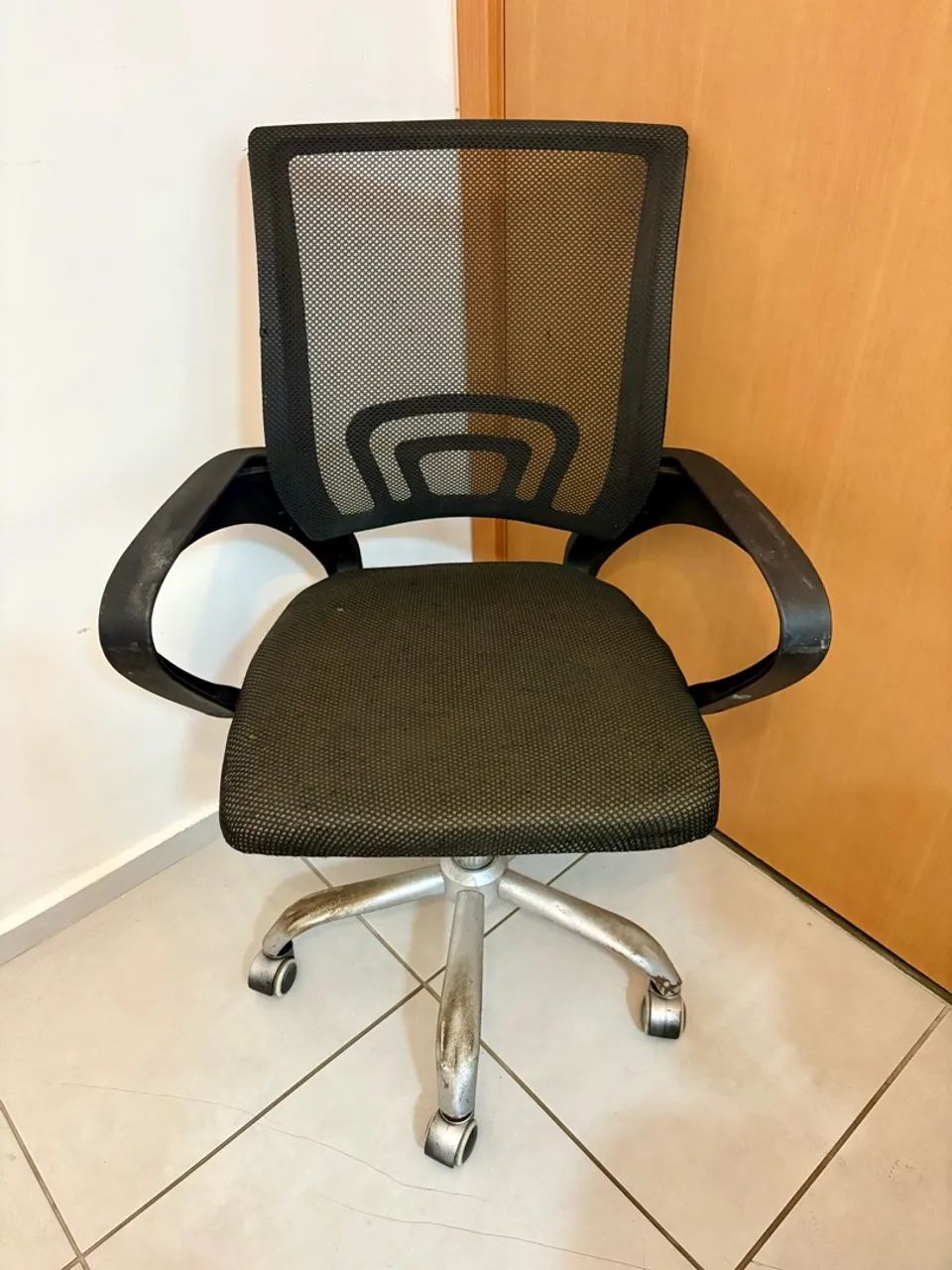 Cadeira De Escritório Giratória Estofada Preta