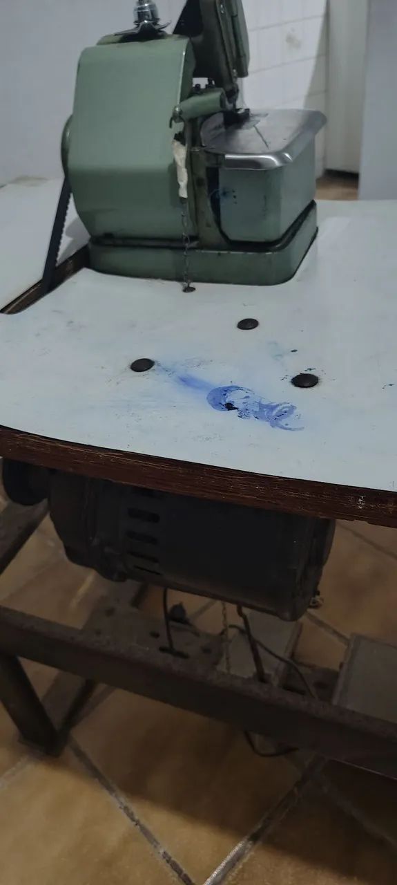 Máquina overlock - Foto 2