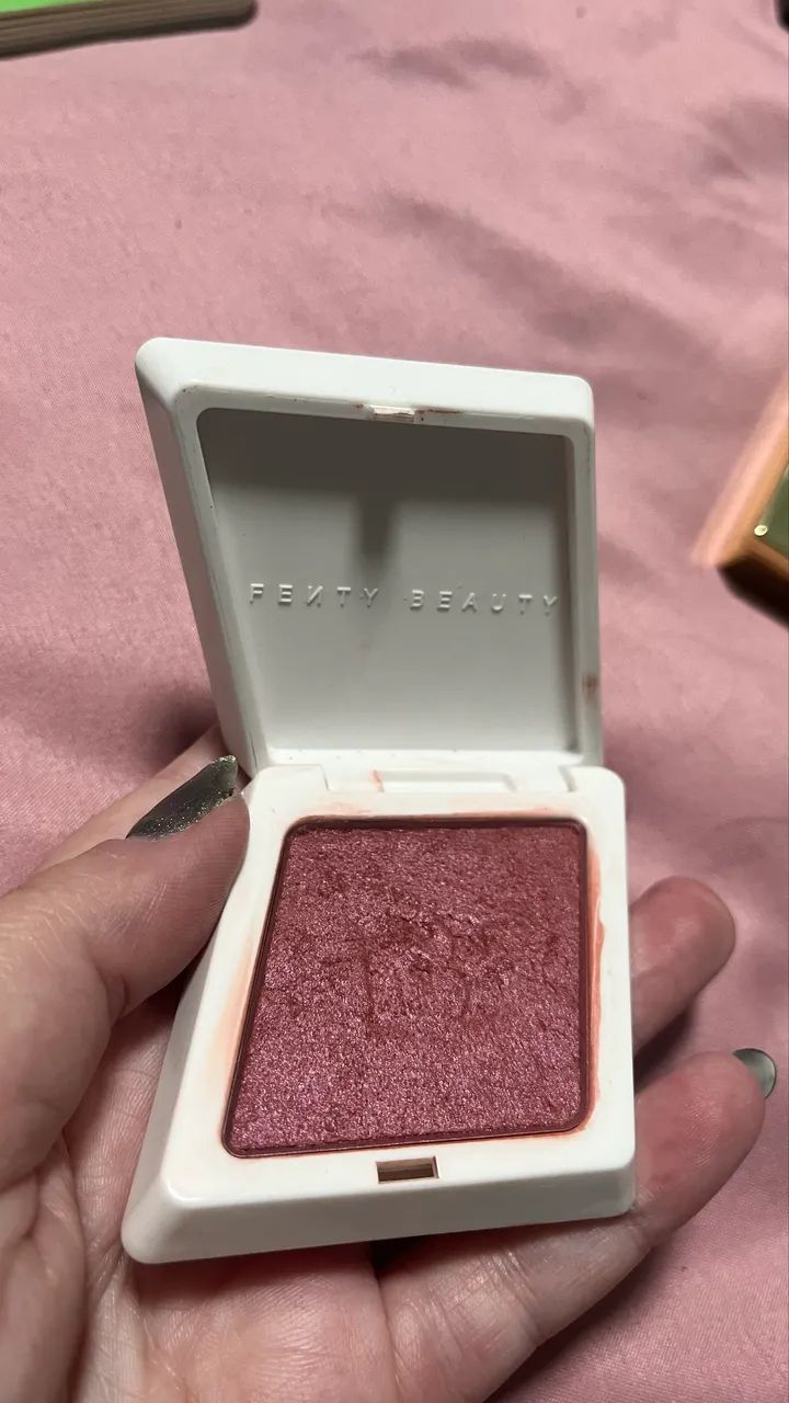 Blush Fenty Cheeks Suede Powder
