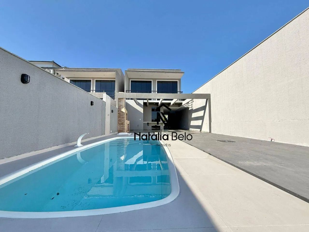 Casa em condomínio com vaga molhada e vista mar