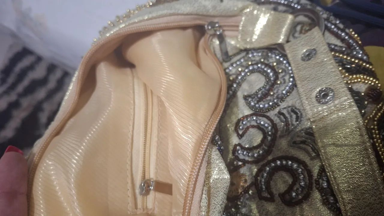 Bolsa ALDO Dourada Bordada  - Foto 4
