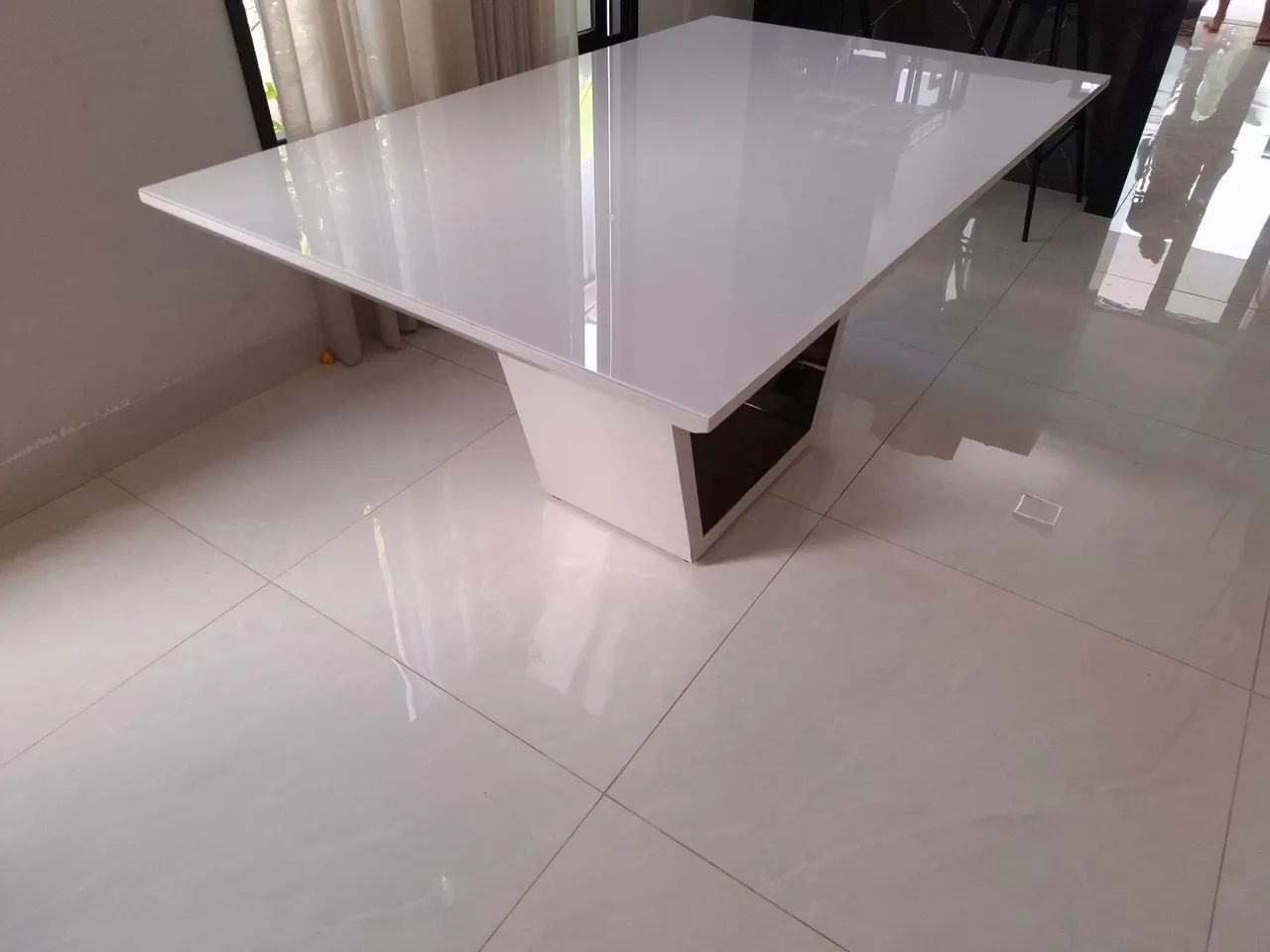 Mesa de jantar de madeira laqueada 1.6m - Foto 2