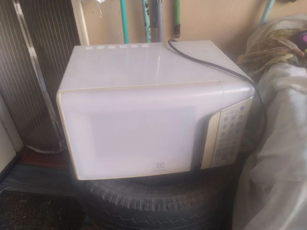 Lote com 6 microondas pra tirar peças - Foto 2