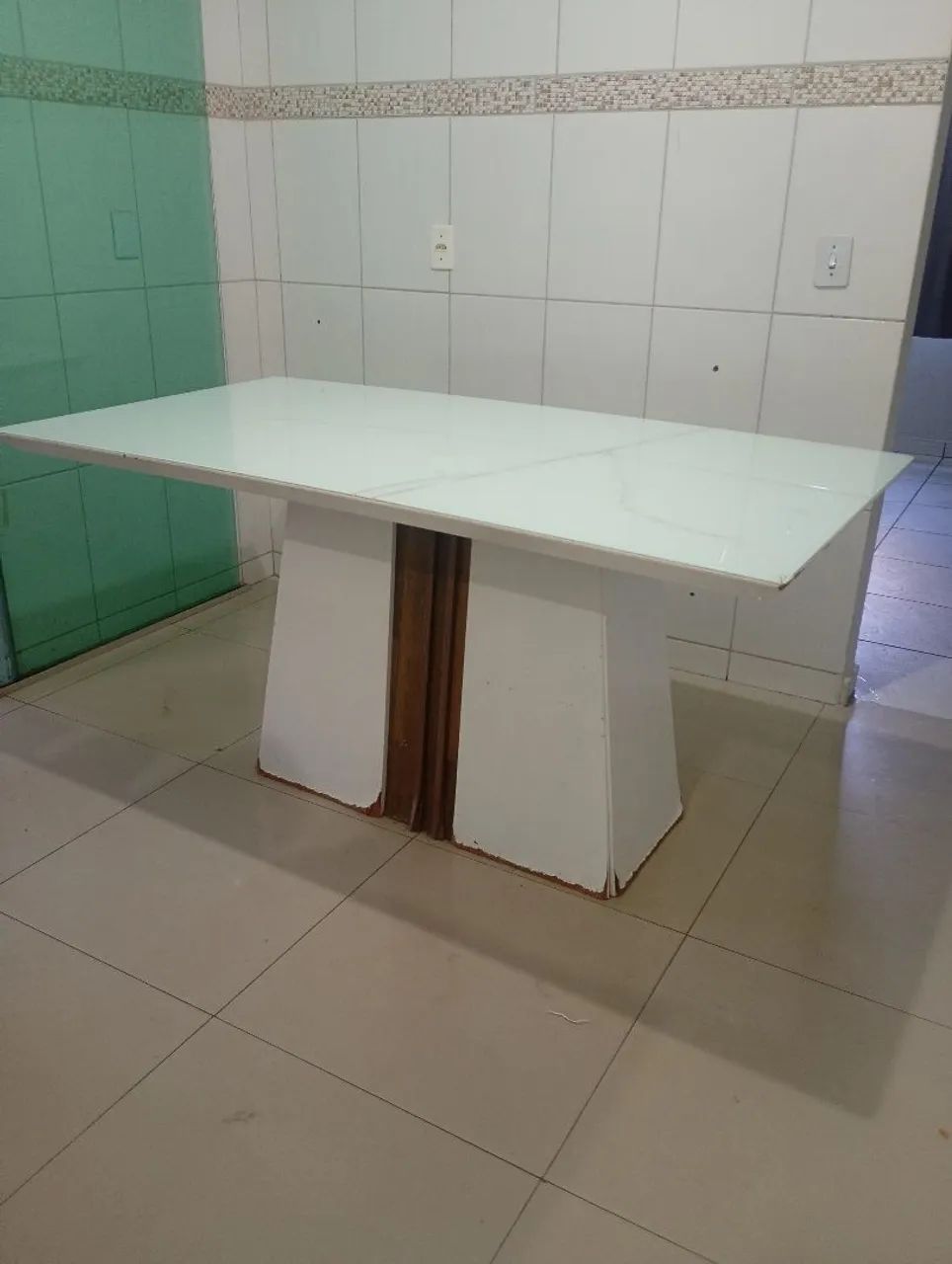 Mesa de jantar com tampo de vidro + 6 cadeiras