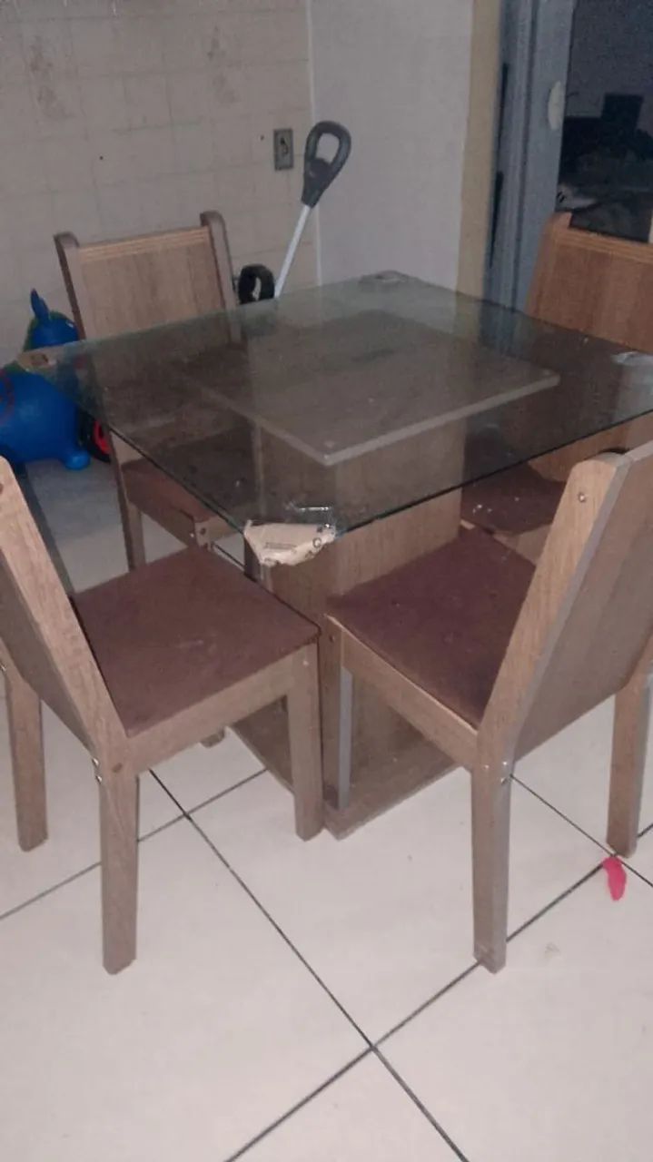 Mesa 4 cadeiras 