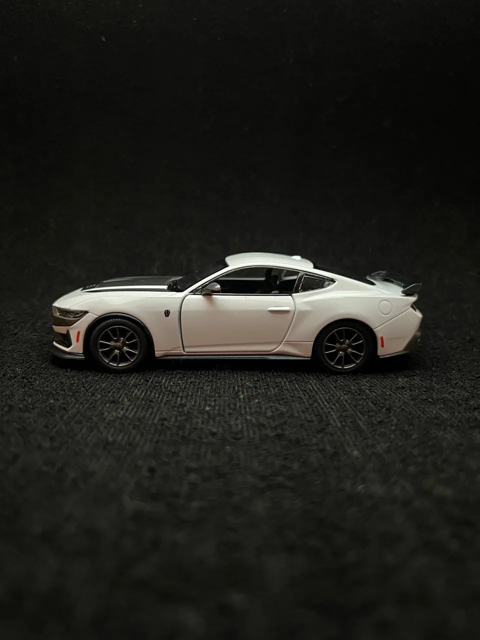 Miniatura Mustang Dark Horse  - Foto 2