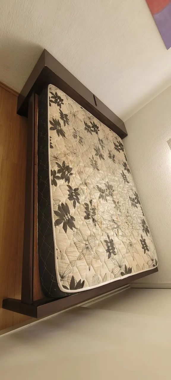 Cama de madeira 