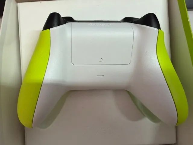 Controle Microsoft Series S/X e One Verde Electric Volt - Xbox - Foto 3