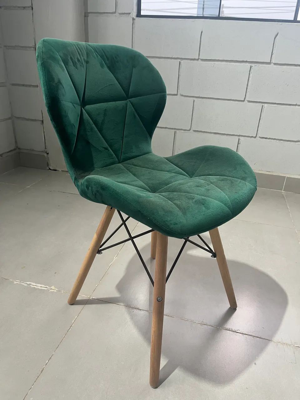 4 cadeiras sala de jantar veludo verde pé madeira 
