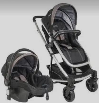 Carrinho de bebê com Bebê conforto  - Foto 2