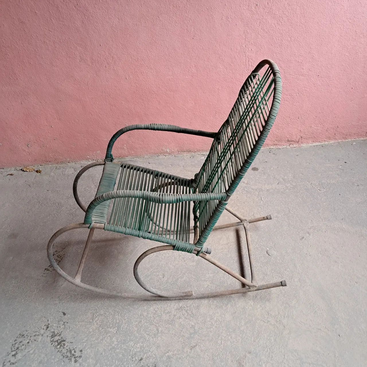 Cadeira de balanço usada para restauração  - Foto 2