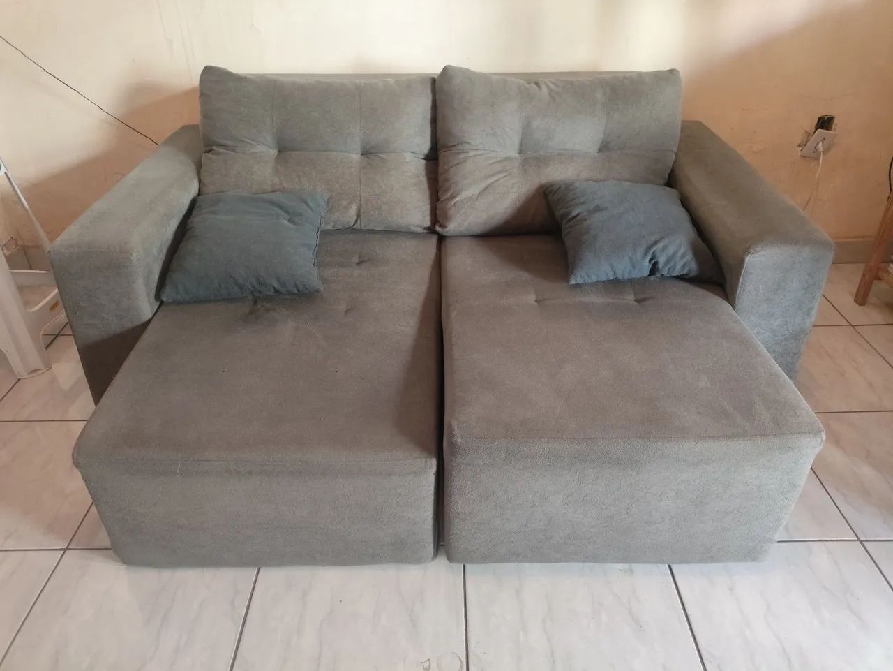 Sofá Retrátil e Reclinável 2 Lugares Suede Cinza 2,00m - Pouco Uso - Foto 2