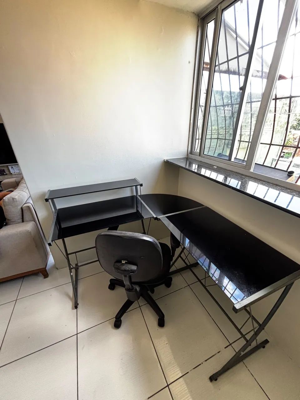 Mesa de vidro + cadeira de escritório 