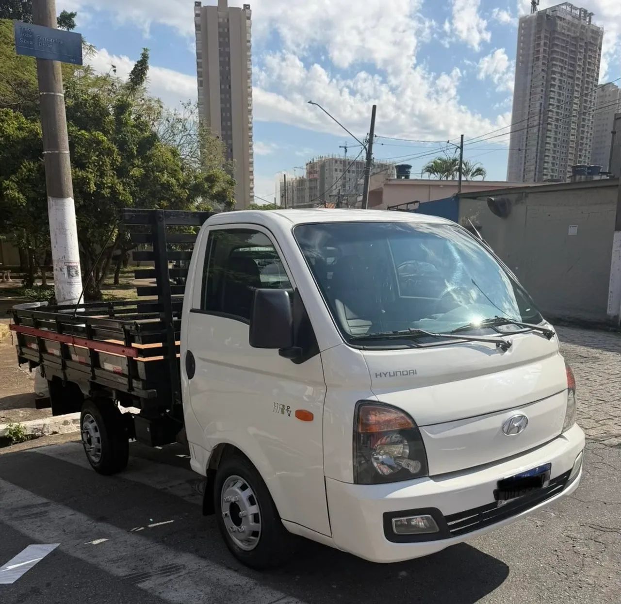 HYUNDAI HR HDB 2014