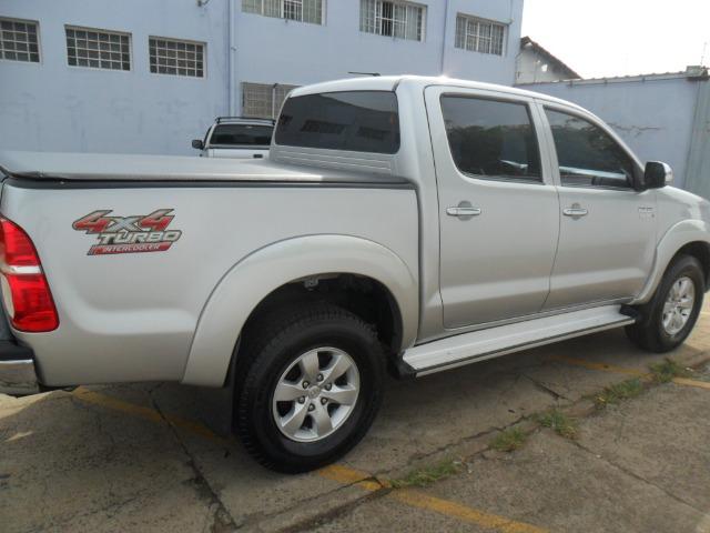 Toyota Hilux CD Srv D4-D 5 marchas 4x4 3.0 Tdi Diesel Aut - Foto 5