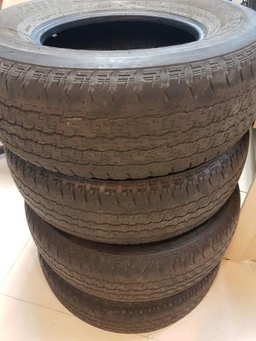 Pneus 265/70/16 Hilux