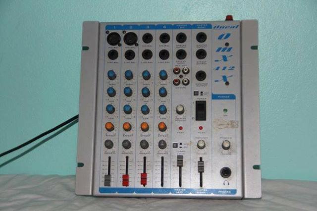 Mesa De Som Oneal Omx-400 4 Canais + 1 Auxiliar Rca (bivolt) - Foto 2