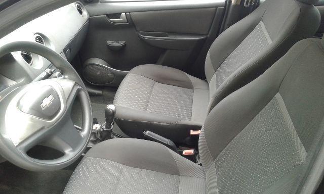 Carro Celta com quatro portas, vidro elétrico e direção hidráulica - Foto 3