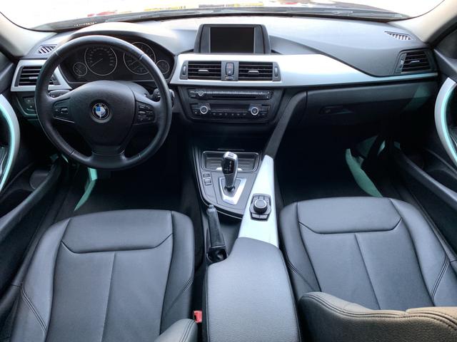 BMW 320i - Foto 15
