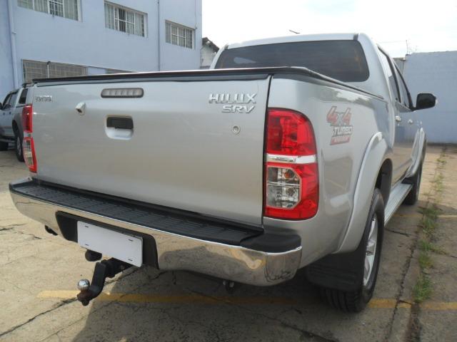 Toyota Hilux CD Srv D4-D 5 marchas 4x4 3.0 Tdi Diesel Aut - Foto 6