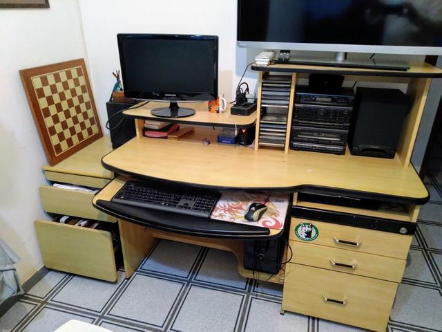 Mesa de escritório com gaveteiro extra