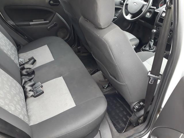 Troco MENOR OU MAIOR VALOR. FORD FIESTA 1.0 2013 IMPECÁVEL PLACA A - Foto 19