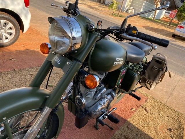 MOTO ROYAL ENFIELD CLASSIC BATTLE GREEN COM ACESSÓRIOS!
