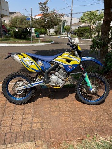 MOTO DE TRILHA HUSABERG