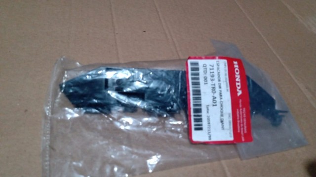 Guia Para-choque dianteiro Honda Civic 2012 / 2015 L Dir