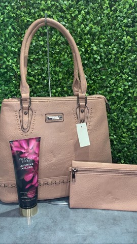 scandal prada bolsas