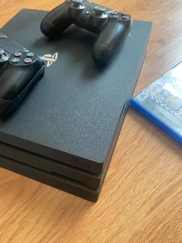 ps4 pro + 2 controles+ 4 jogos - Videogames - Centro, Florianópolis  1245397556