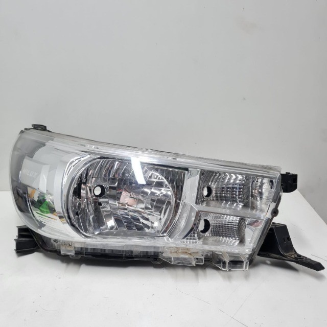 Farol Toyota Hilux Srv Cromado 2016\2018 c\detalhe