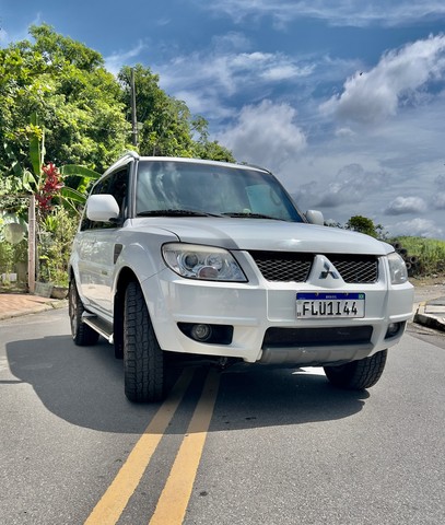 Pajero TR4 4x2 - 2013 Branca