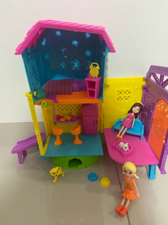 Casa de dois andares com escorregador da Polly pocket