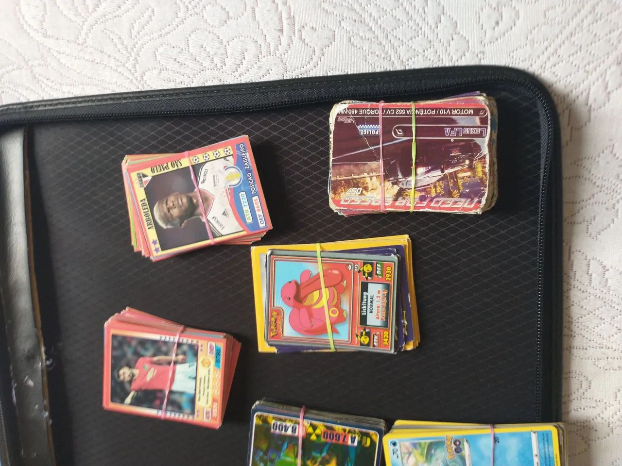 Coleção com mais de 200 cartinhas variadas.  - Foto 3