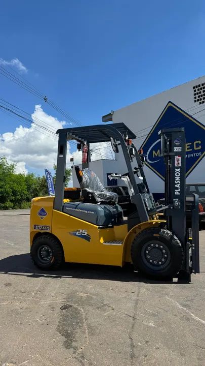 EMPILHADEIRA PLASNOX 2.5T TORRE DUPLEX NOVA DIESEL 3MTS - Foto 3