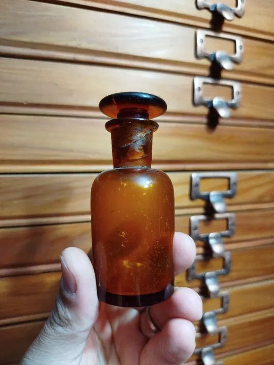 (LEIA O ANÚNCIO) Frasco de vidro âmbar, década de 1940, antiguidade 