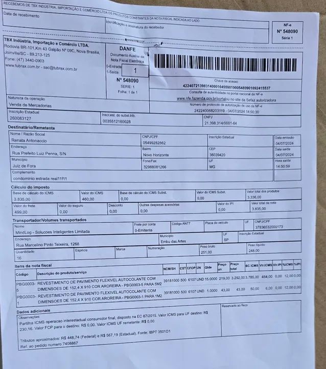 Piso vinílico autocolante novo na caixa. - Foto 4