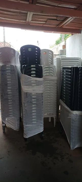 Vendo mesas e cadeiras novas a pronta entrega 
