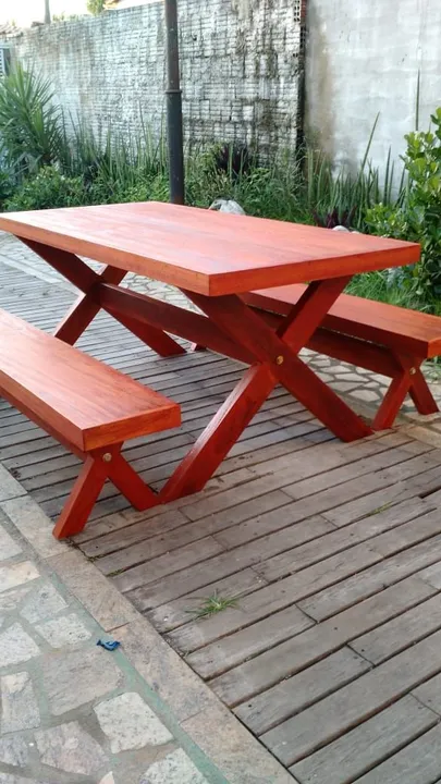 Mesa de madeira para jardim